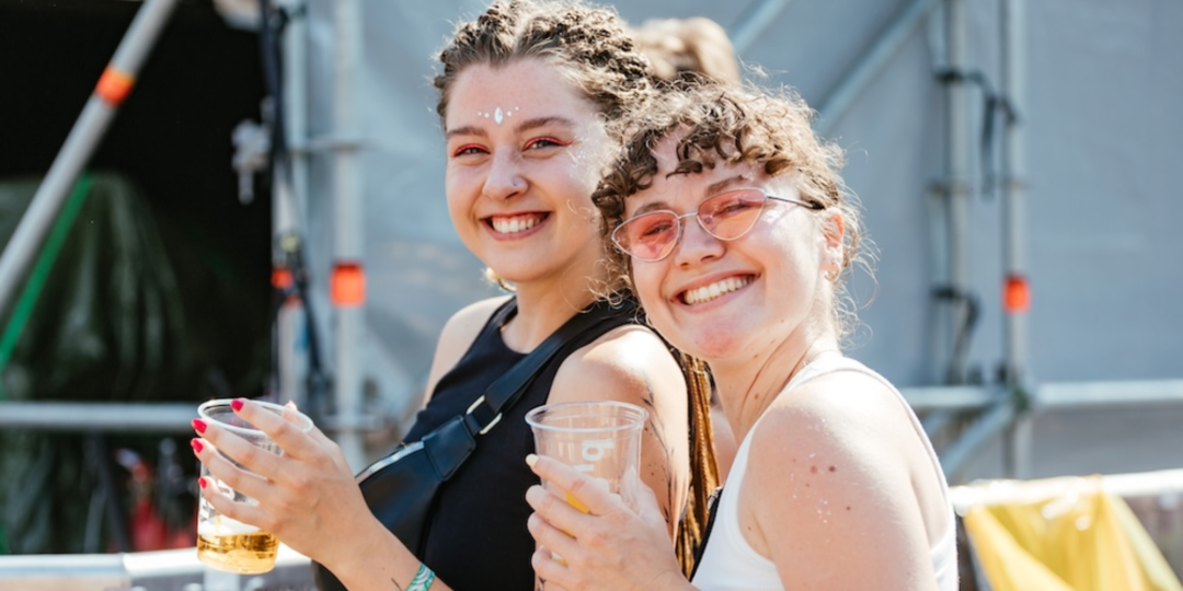 600 Kč sleva z aktuální ceny celofestivalové vstupenky pro dospělého